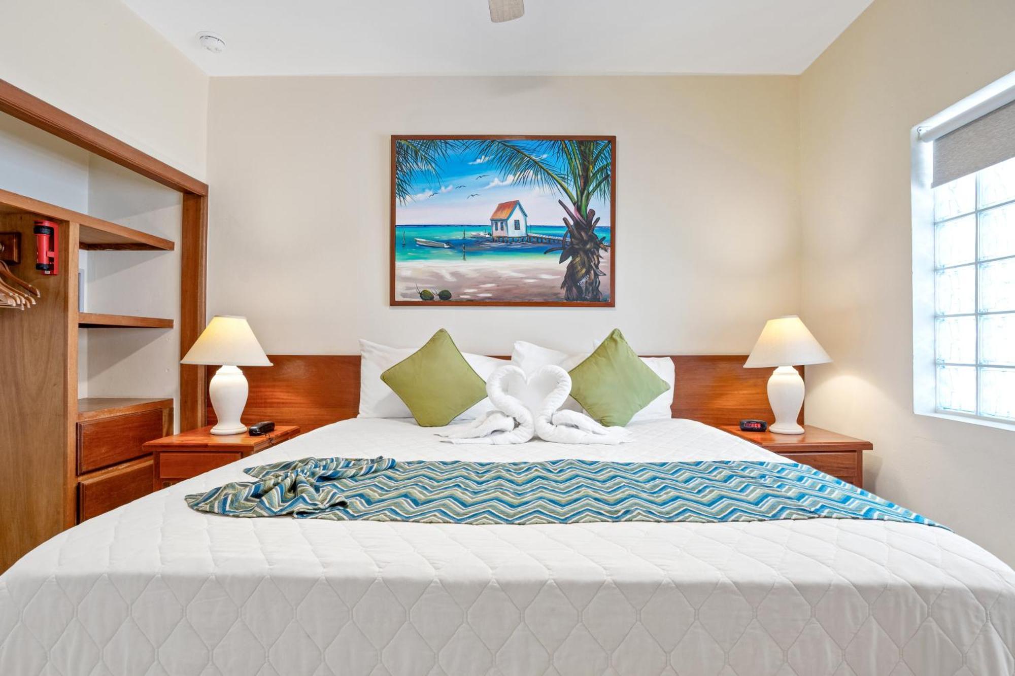 Sunbreeze Suites San Pedro  Eksteriør billede