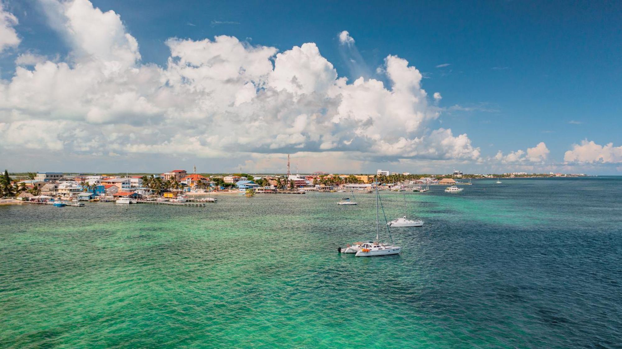 Sunbreeze Suites San Pedro  Eksteriør billede