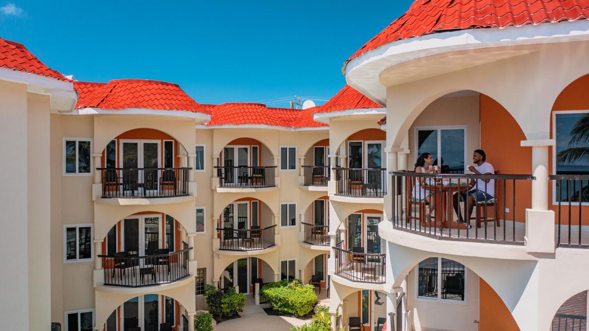 Sunbreeze Suites San Pedro  Eksteriør billede