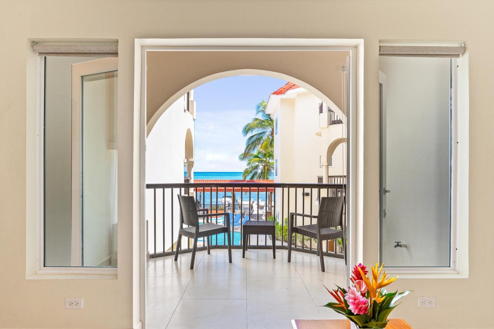 Sunbreeze Suites San Pedro  Eksteriør billede