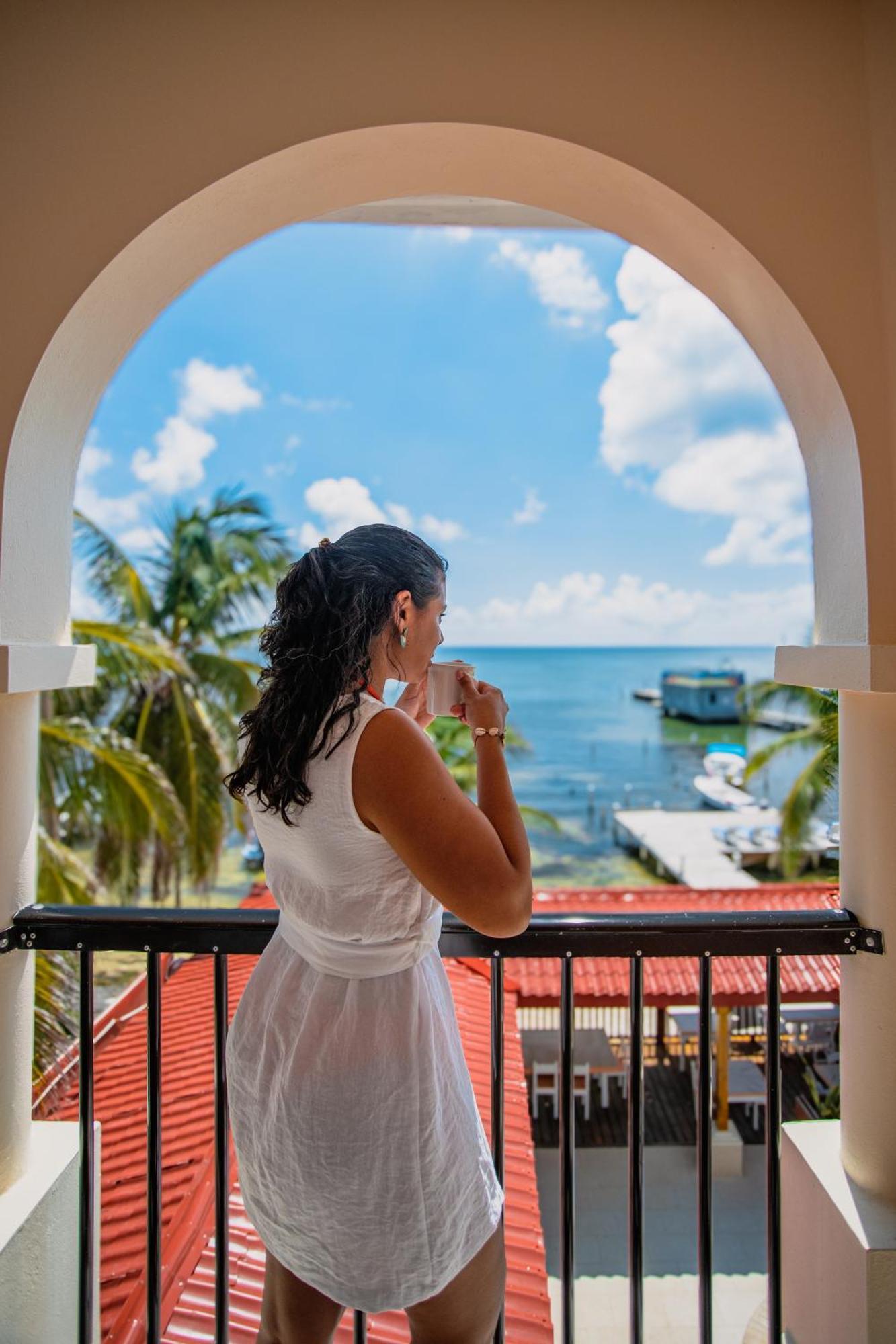 Sunbreeze Suites San Pedro  Eksteriør billede