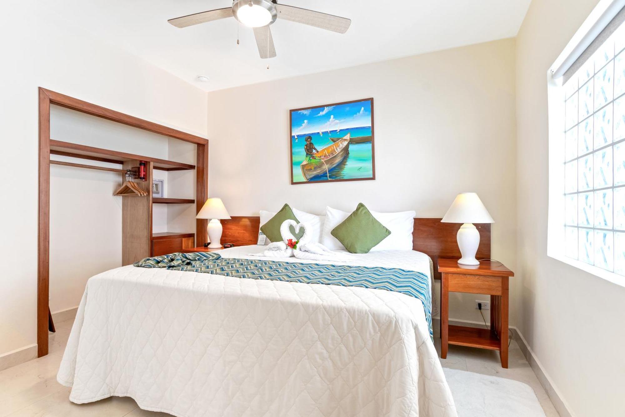 Sunbreeze Suites San Pedro  Eksteriør billede